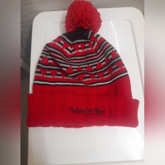 Mitchell & Ness - Toronto Raptors Winter Hat/Toque - Red/Black - Picture 2 of 9